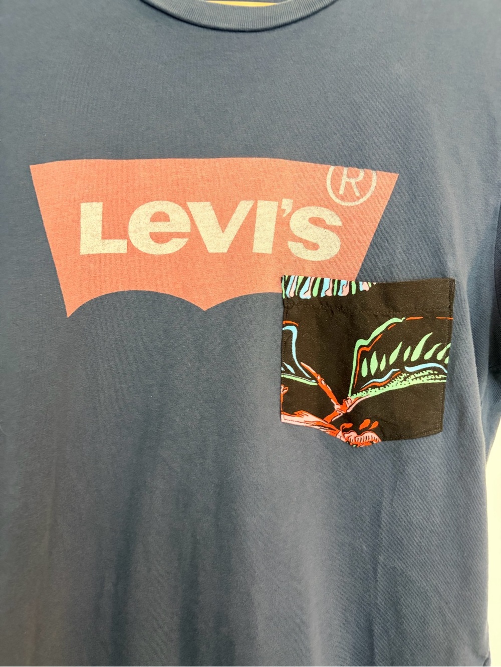 Upcycled Levi’s Floral Pocket Tee With Matching Scrunchie - Picture 2 of 10